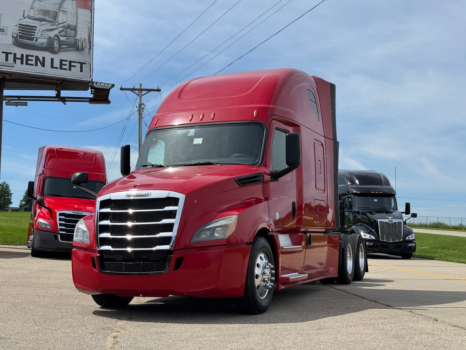 2019 FREIGHTLINER Cascadia 126