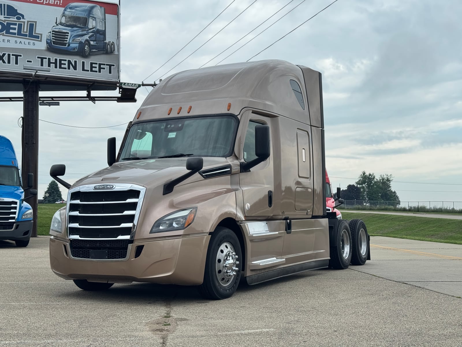 2023 FREIGHTLINER Cascadia 126